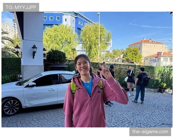 李盈莹赛后一脱装备，拎的包比我整个月工资还贵
